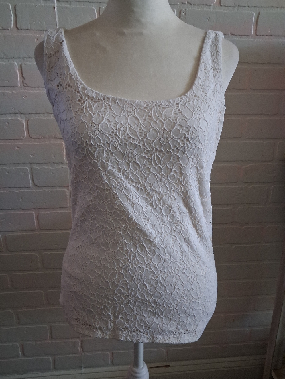 White House Black Market White Lace Shell Top